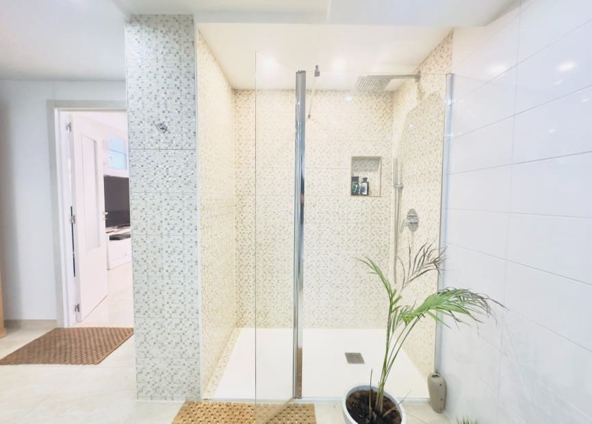 3 sypialnia Willa na sprzedaż w Playa Flamenca z basenem garażem - 349 000 € (Ref: 8512076)