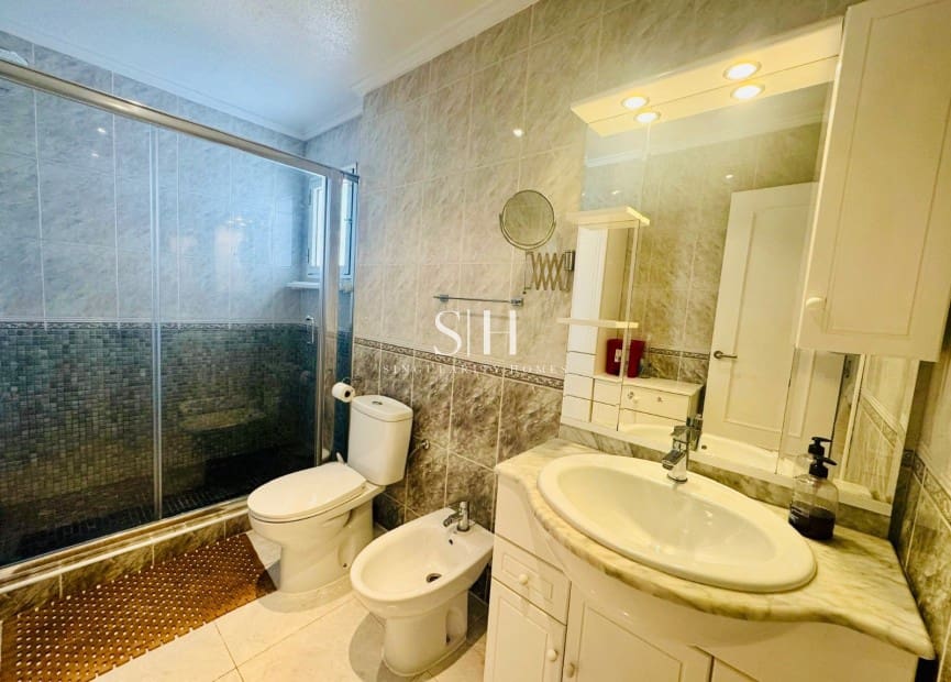 3 sypialnia Willa na sprzedaż w Playa Flamenca z basenem garażem - 349 000 € (Ref: 8512076)