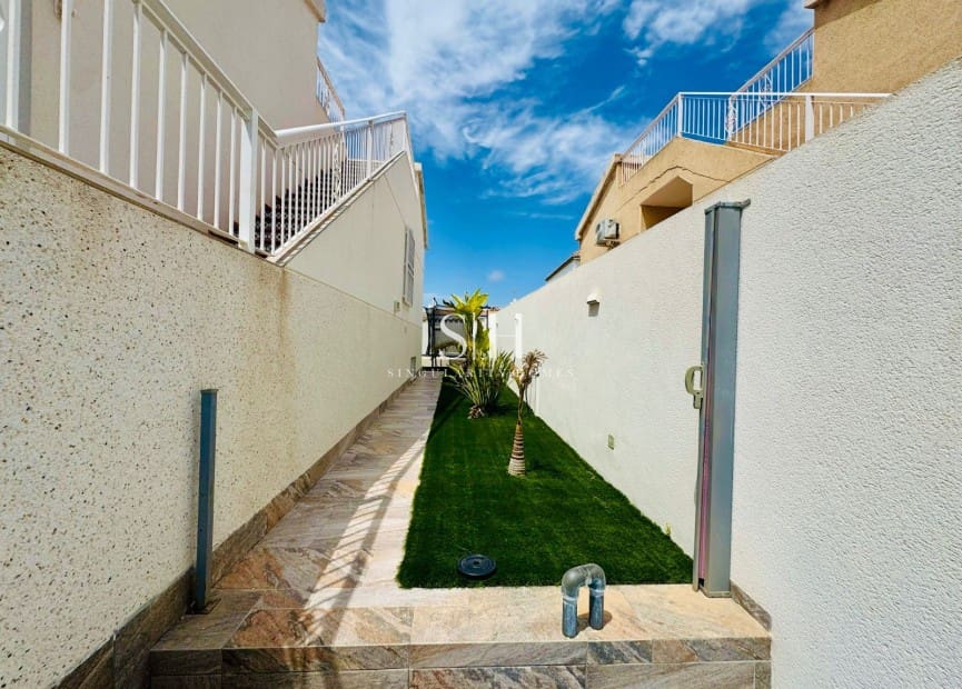 3 sypialnia Willa na sprzedaż w Playa Flamenca z basenem garażem - 349 000 € (Ref: 8512076)