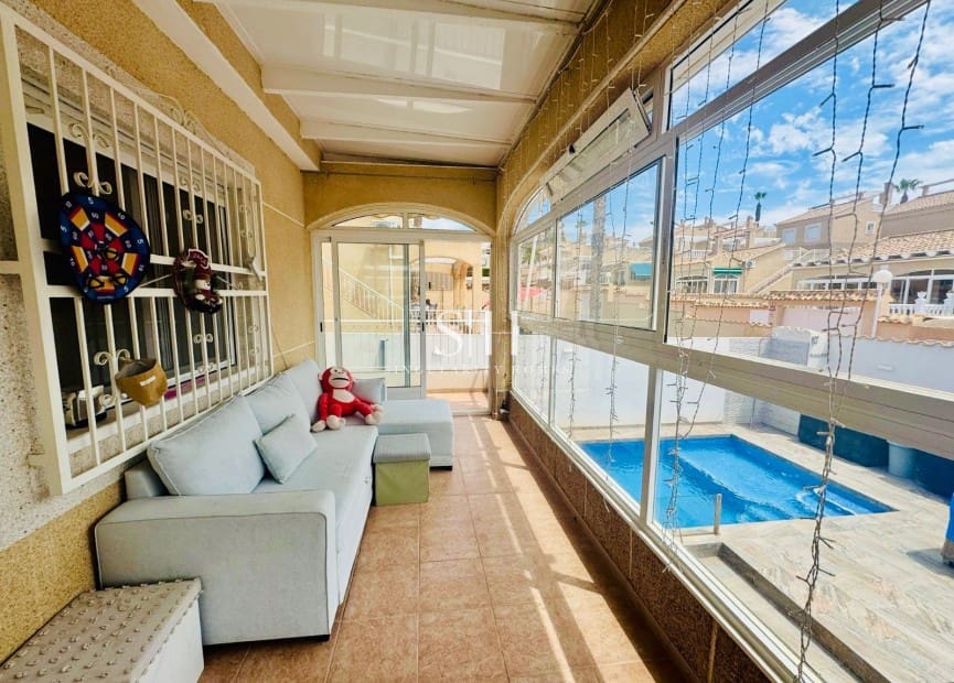 3 sypialnia Willa na sprzedaż w Playa Flamenca z basenem garażem - 349 000 € (Ref: 8512076)