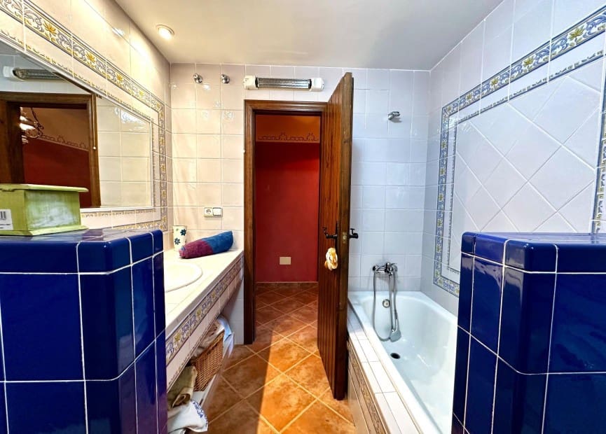 5 bedroom Villa for sale in San Miguel de Salinas with pool - € 495,000 (Ref: 8512077)