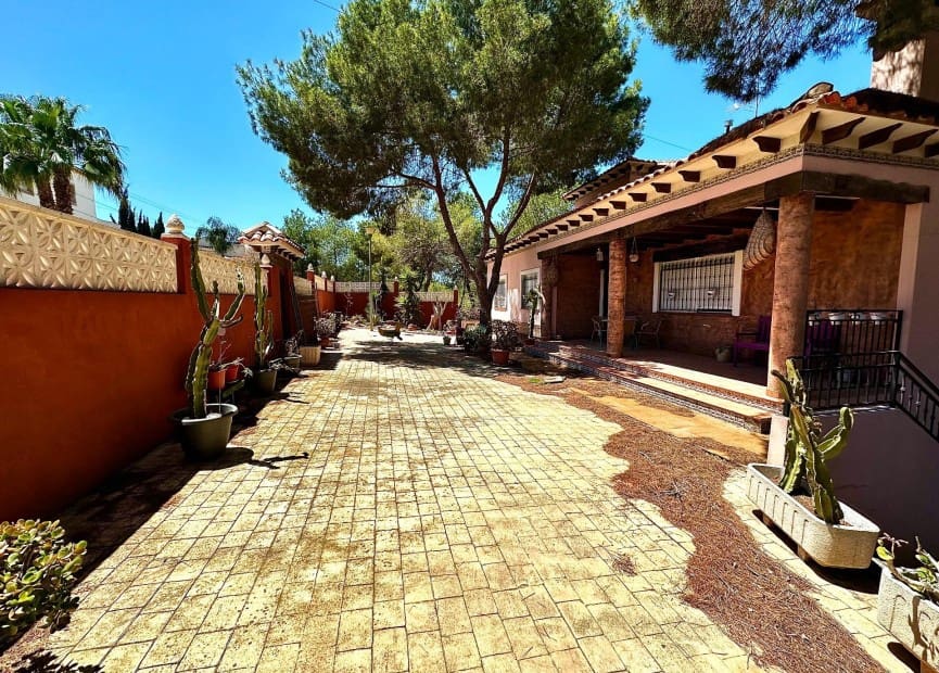 5 bedroom Villa for sale in San Miguel de Salinas with pool - € 495,000 (Ref: 8512077)