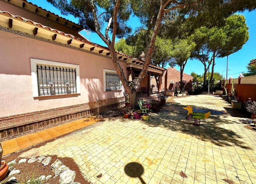 5 bedroom Villa for sale in San Miguel de Salinas with pool - € 495,000 (Ref: 8512077)