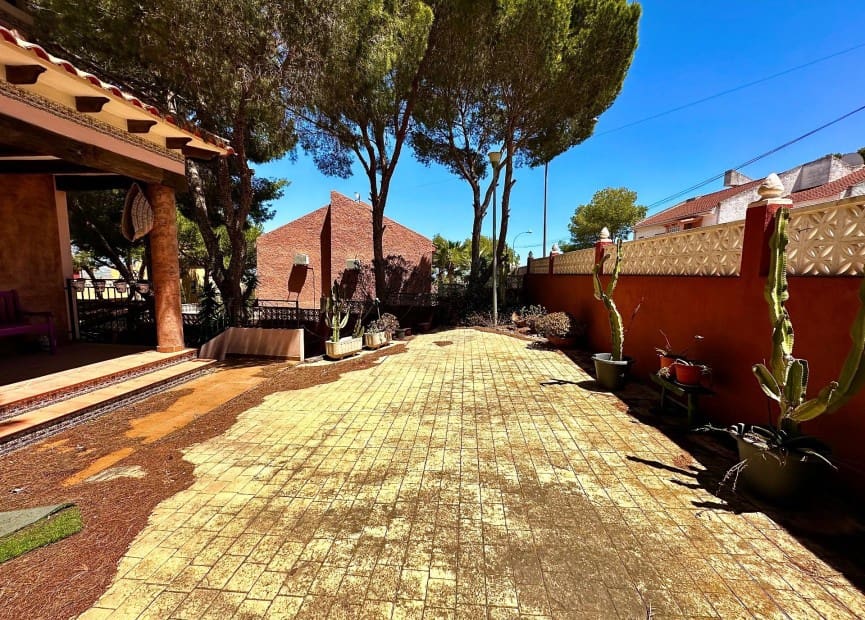 5 bedroom Villa for sale in San Miguel de Salinas with pool - € 495,000 (Ref: 8512077)