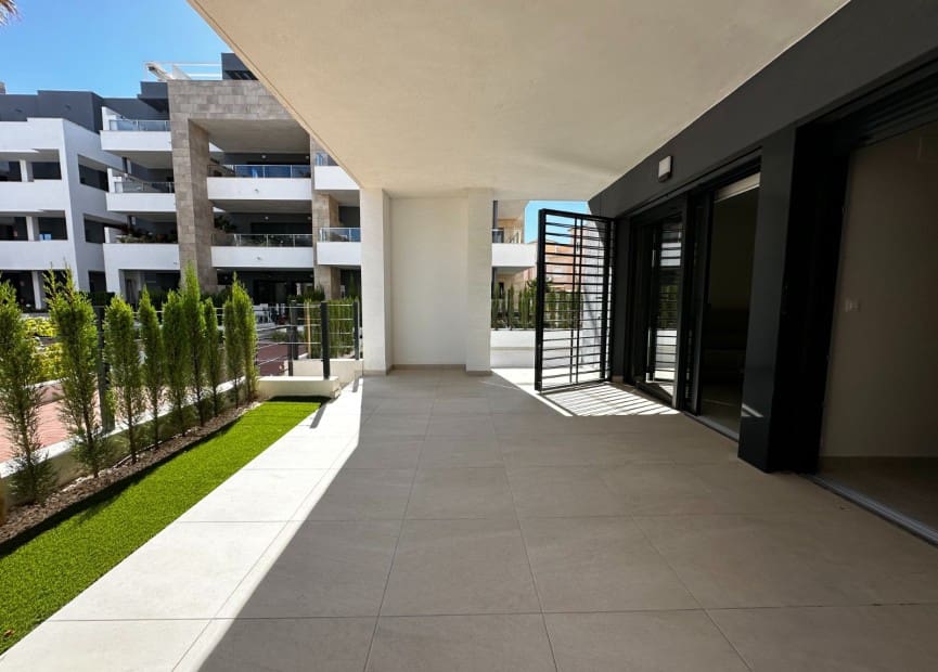 2 bedroom Apartment for sale in Playa Flamenca with pool garage - € 420,000 (Ref: 8575508)