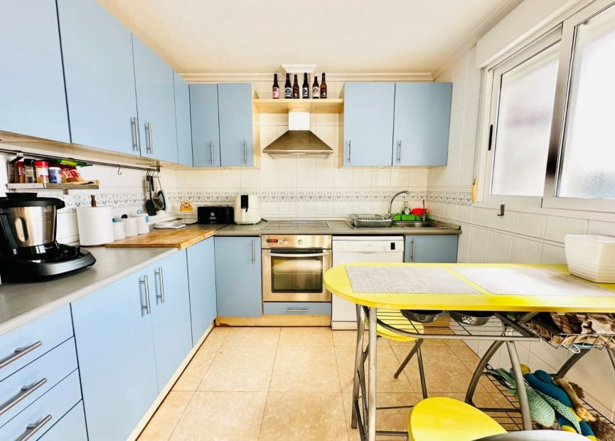 3 soveværelse Lejlighed til salg i Torrevieja - € 149.900 (Ref: 8592728)