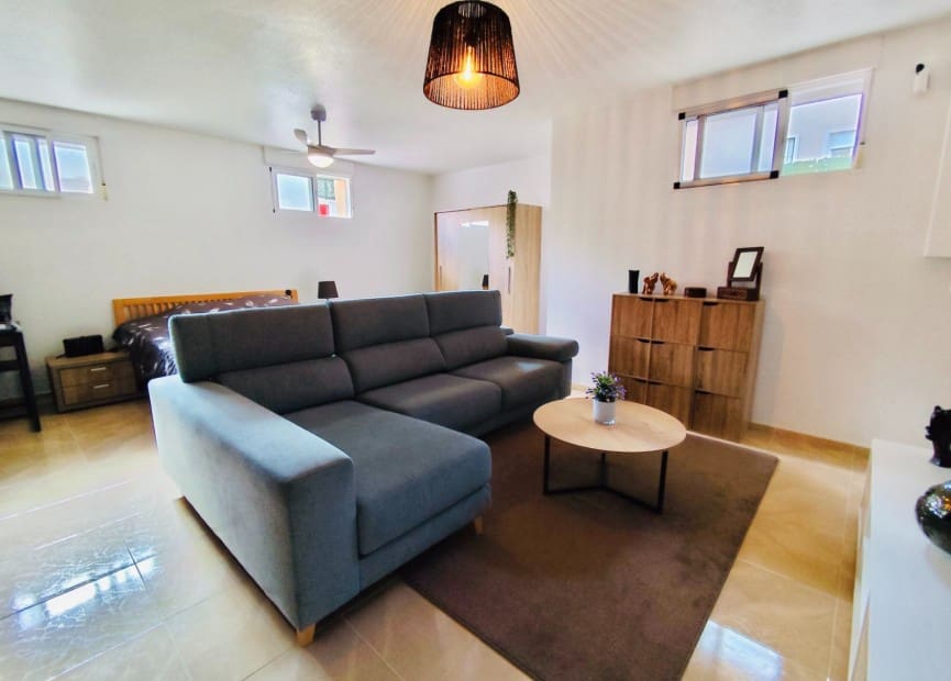 4 bedroom Villa for sale in San Miguel de Salinas with pool - € 249,000 (Ref: 8635652)