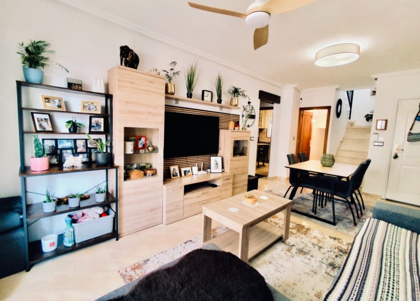 4 bedroom Villa for sale in San Miguel de Salinas with pool - € 249,000 (Ref: 8635652)