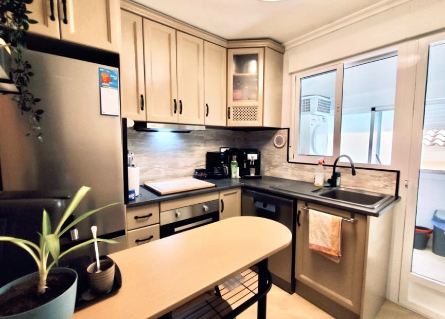 4 bedroom Villa for sale in San Miguel de Salinas with pool - € 249,000 (Ref: 8635652)