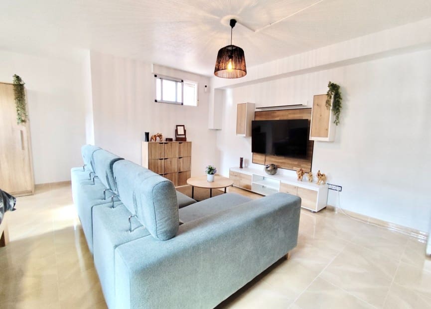 4 bedroom Villa for sale in San Miguel de Salinas with pool - € 249,000 (Ref: 8635652)