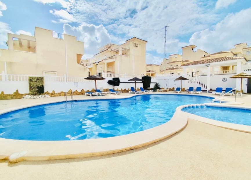 4 bedroom Villa for sale in San Miguel de Salinas with pool - € 249,000 (Ref: 8635652)