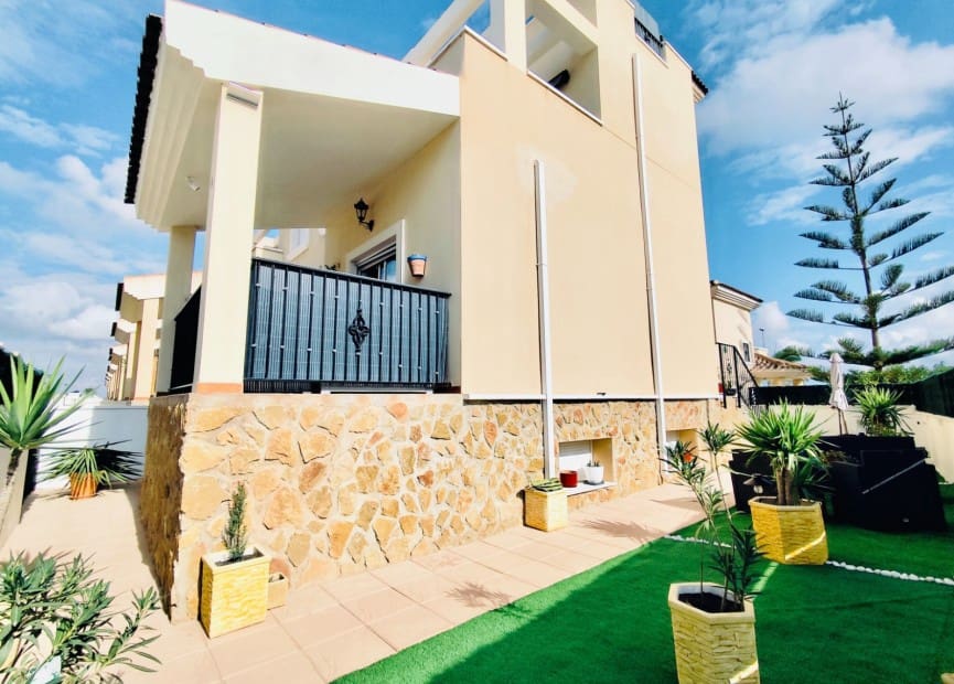 4 bedroom Villa for sale in San Miguel de Salinas with pool - € 249,000 (Ref: 8635652)