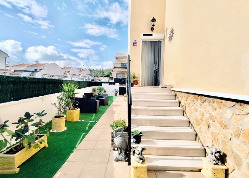 4 bedroom Villa for sale in San Miguel de Salinas with pool - € 249,000 (Ref: 8635652)