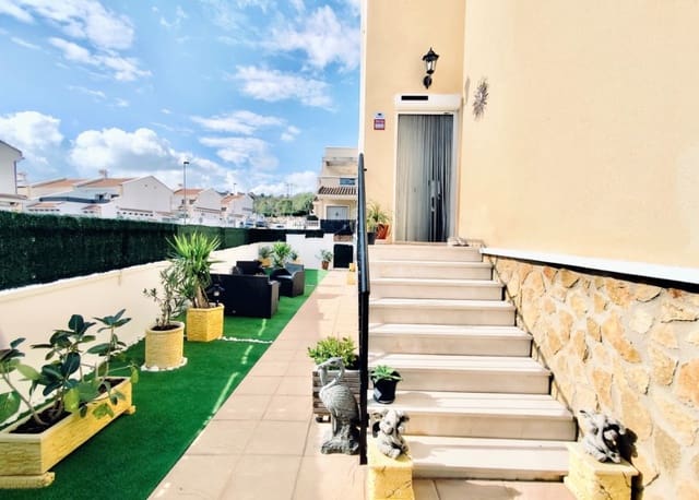 4 bedroom Villa for sale in San Miguel de Salinas with pool - € 249,000 (Ref: 8635652)