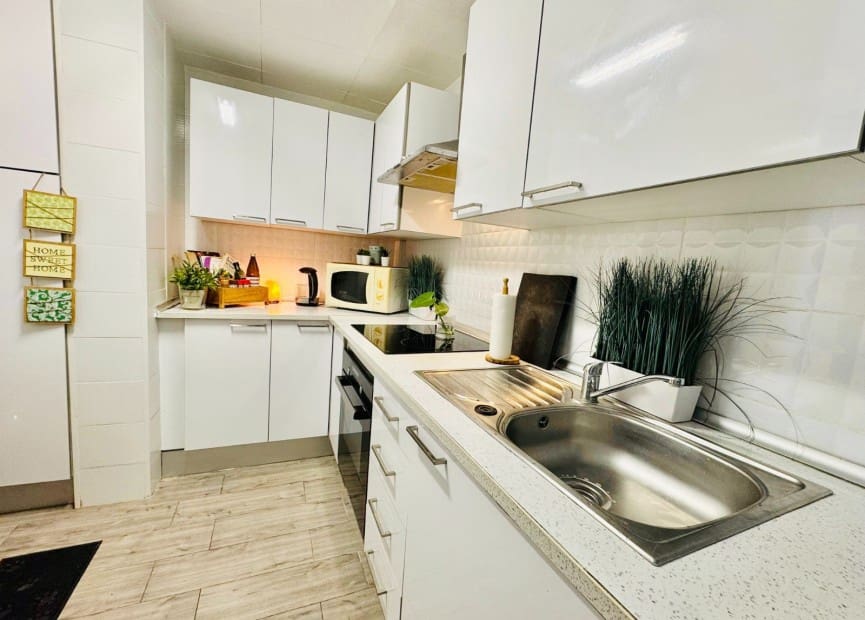 4 bedroom Villa for sale in Orihuela Costa with pool - € 399,000 (Ref: 8695619)