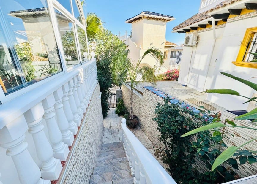 4 bedroom Villa for sale in Orihuela Costa with pool - € 399,000 (Ref: 8695619)