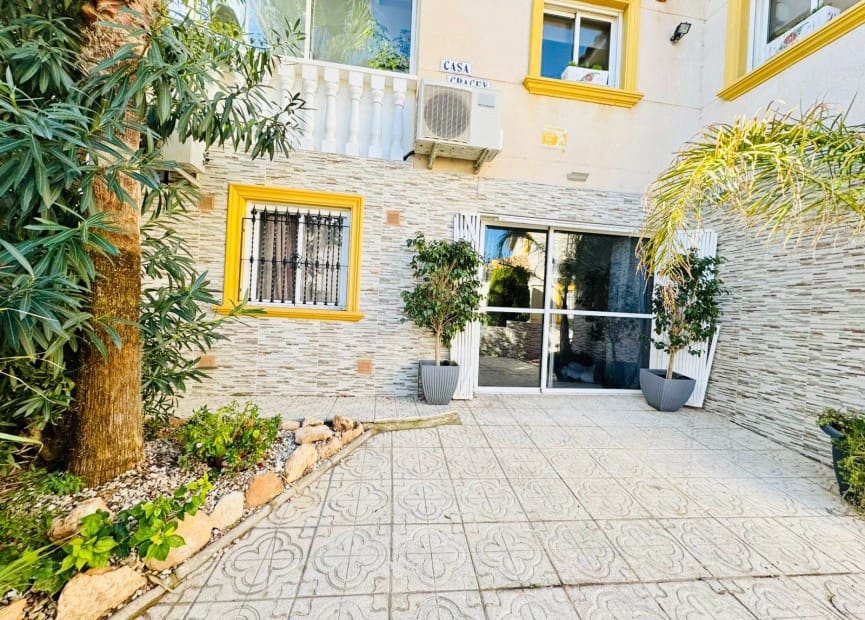 4 bedroom Villa for sale in Orihuela Costa with pool - € 399,000 (Ref: 8695619)