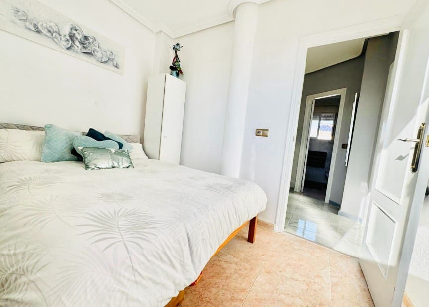 4 bedroom Villa for sale in Orihuela Costa with pool - € 399,000 (Ref: 8695619)