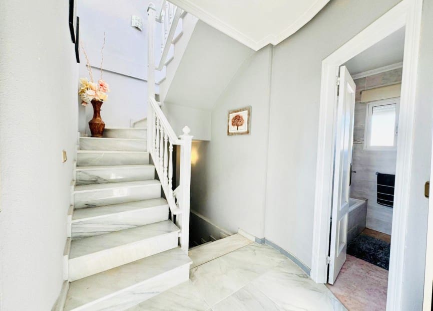 4 bedroom Villa for sale in Orihuela Costa with pool - € 399,000 (Ref: 8695619)