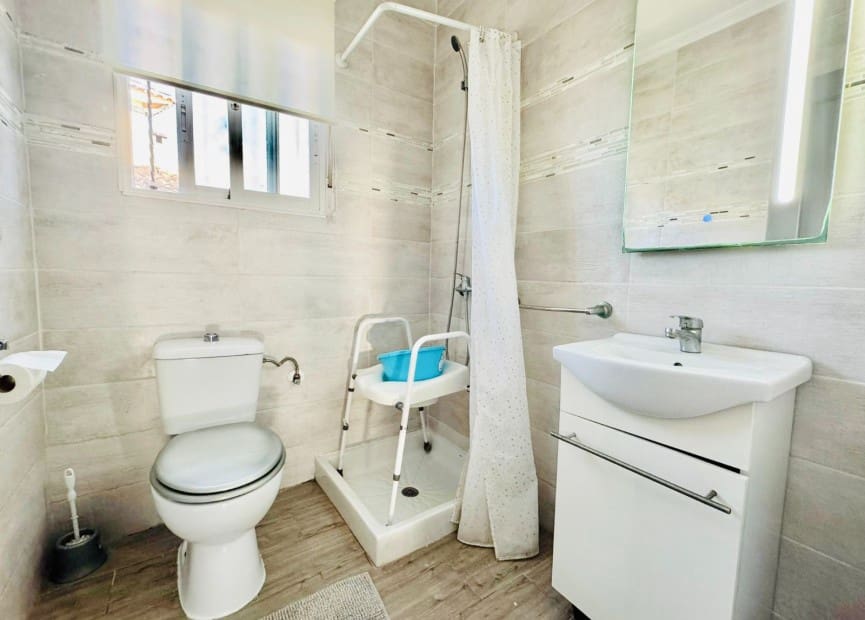 4 bedroom Villa for sale in Orihuela Costa with pool - € 399,000 (Ref: 8695619)