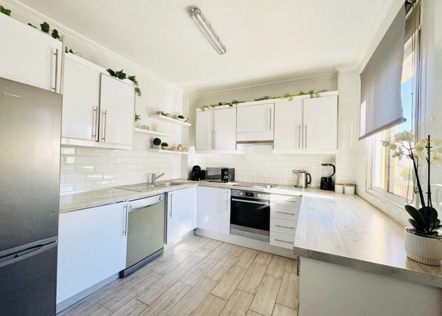 4 Zimmer Villa zu verkaufen in La Zenia, Orihuela mit Pool - 399.000 € (Ref: 8695619)