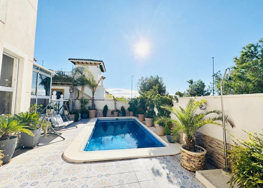 4 bedroom Villa for sale in Orihuela Costa with pool - € 399,000 (Ref: 8695619)