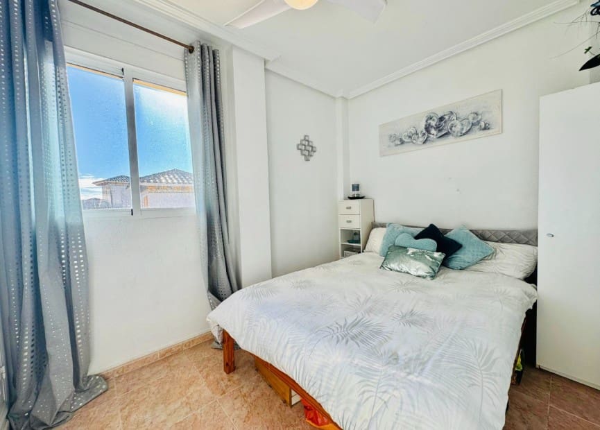 4 bedroom Villa for sale in Orihuela Costa with pool - € 399,000 (Ref: 8695619)