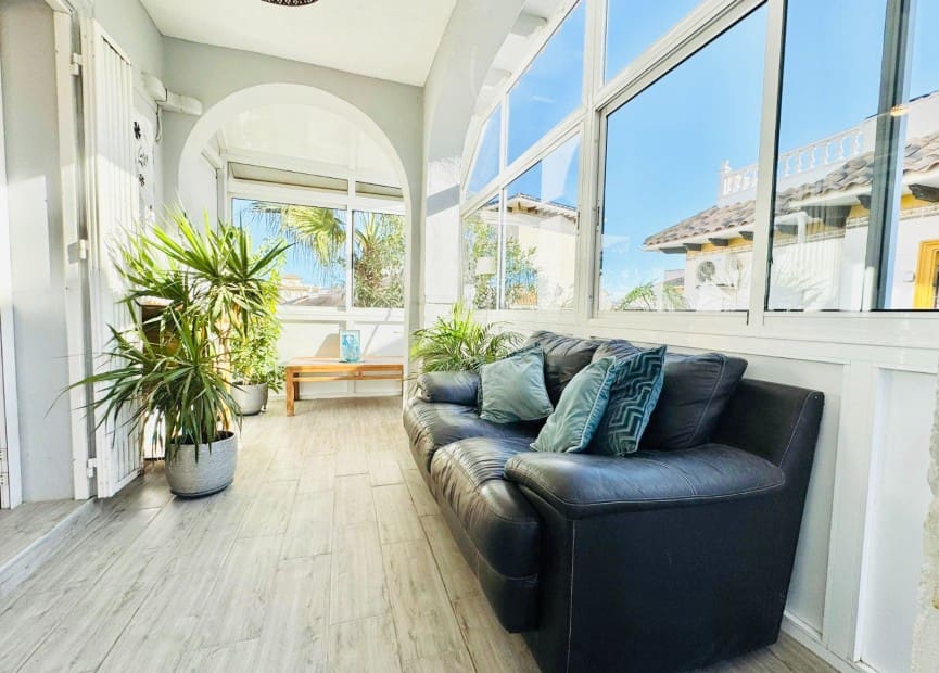 4 bedroom Villa for sale in Orihuela Costa with pool - € 399,000 (Ref: 8695619)