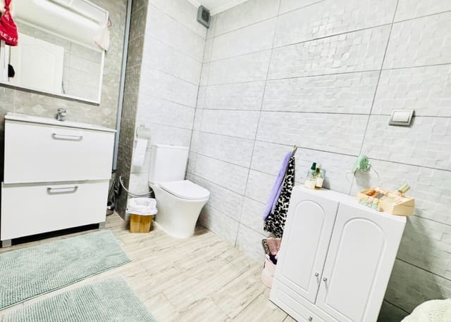 4 Zimmer Villa zu verkaufen in La Zenia, Orihuela mit Pool - 399.000 € (Ref: 8695619)