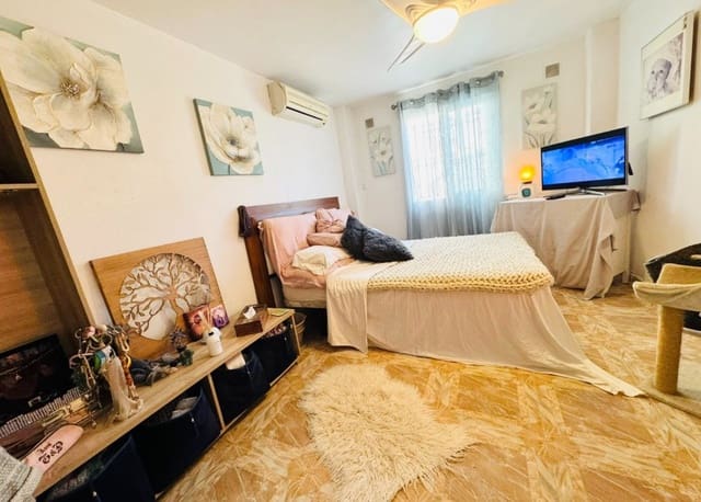 4 Zimmer Villa zu verkaufen in La Zenia, Orihuela mit Pool - 399.000 € (Ref: 8695619)