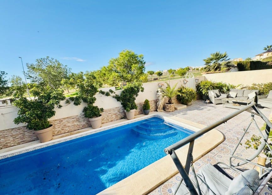4 bedroom Villa for sale in Orihuela Costa with pool - € 399,000 (Ref: 8695619)