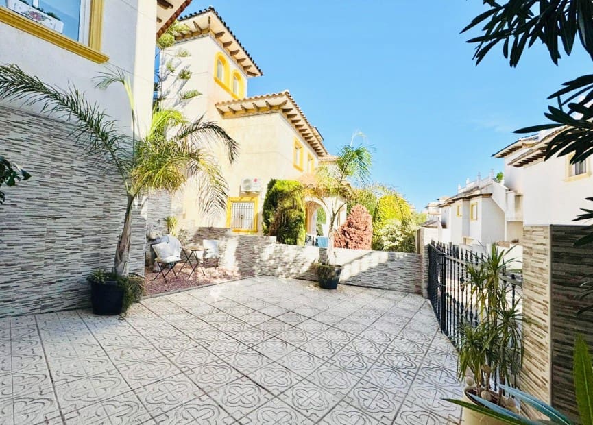 4 bedroom Villa for sale in Orihuela Costa with pool - € 399,000 (Ref: 8695619)