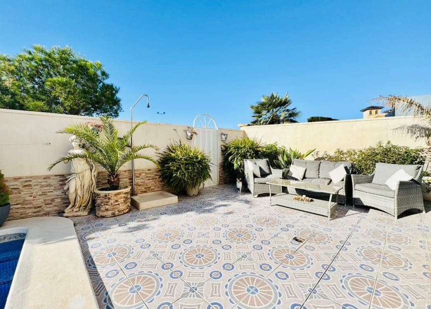 4 bedroom Villa for sale in Orihuela Costa with pool - € 399,000 (Ref: 8695619)