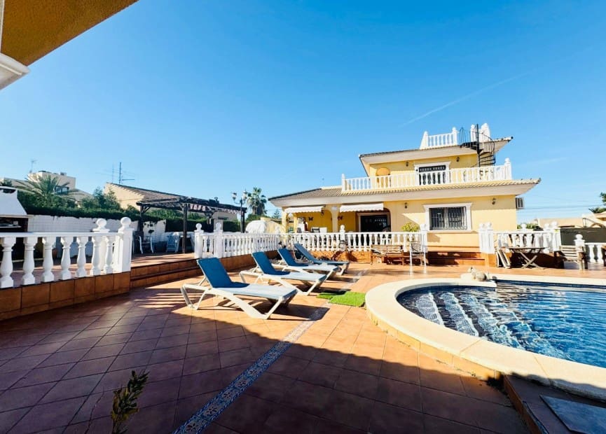 6 bedroom Villa for sale in Torrevieja with pool garage - € 610,000 (Ref: 8754617)