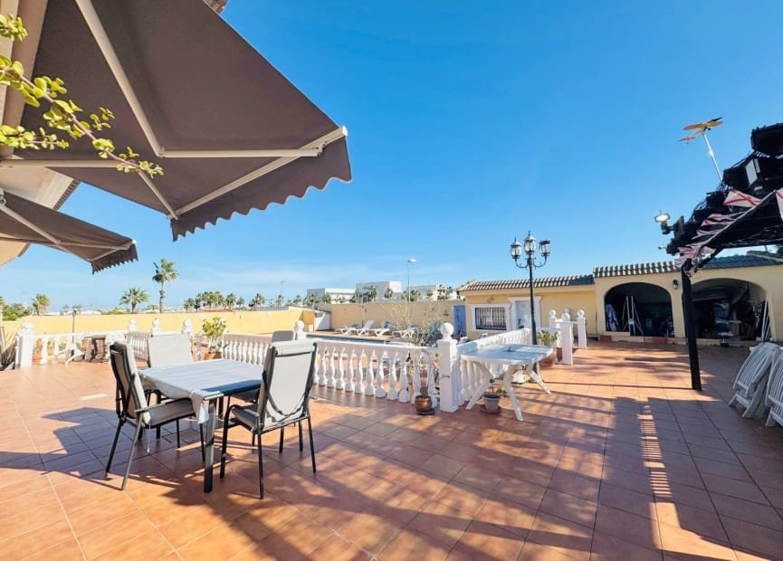 6 bedroom Villa for sale in Torrevieja with pool garage - € 610,000 (Ref: 8754617)