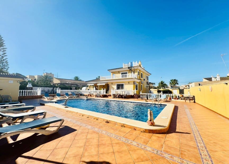 6 bedroom Villa for sale in Torrevieja with pool garage - € 610,000 (Ref: 8754617)