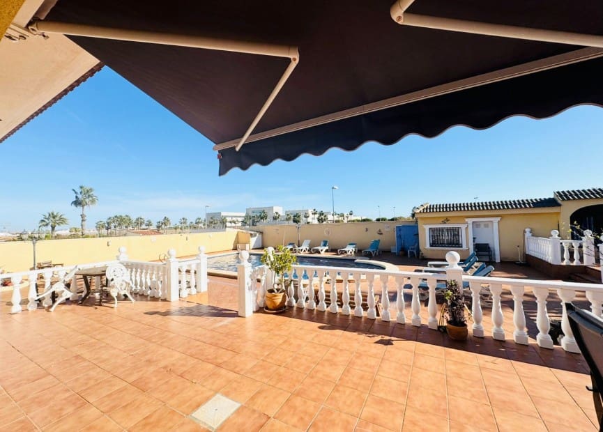 6 bedroom Villa for sale in Torrevieja with pool garage - € 610,000 (Ref: 8754617)