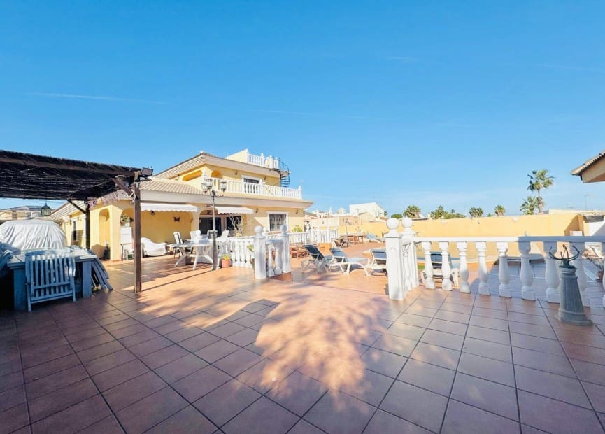 6 bedroom Villa for sale in Torrevieja with pool garage - € 610,000 (Ref: 8754617)