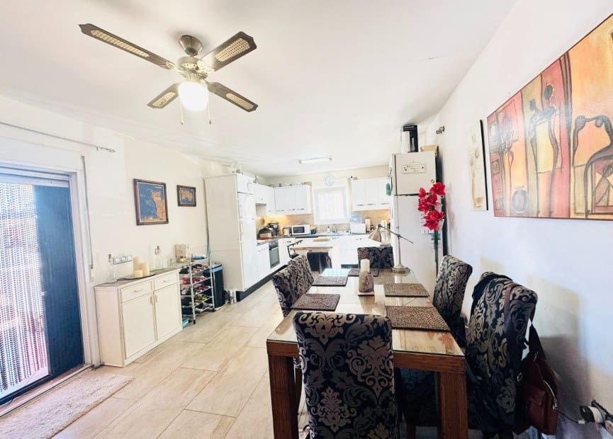 6 bedroom Villa for sale in Torrevieja with pool garage - € 610,000 (Ref: 8754617)