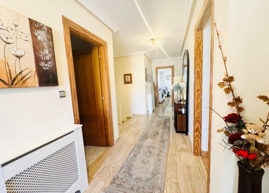 6 bedroom Villa for sale in Torrevieja with pool garage - € 610,000 (Ref: 8754617)