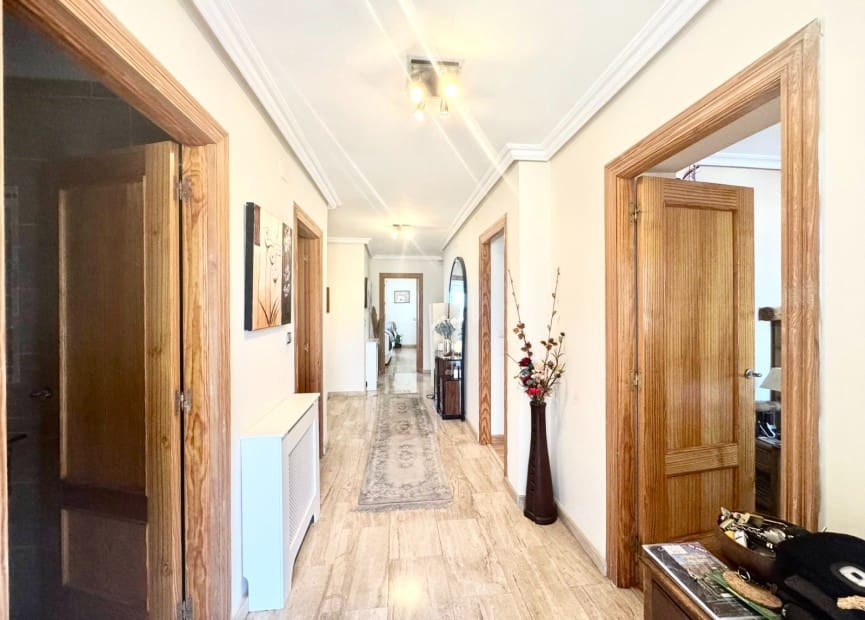 6 bedroom Villa for sale in Torrevieja with pool garage - € 610,000 (Ref: 8754617)