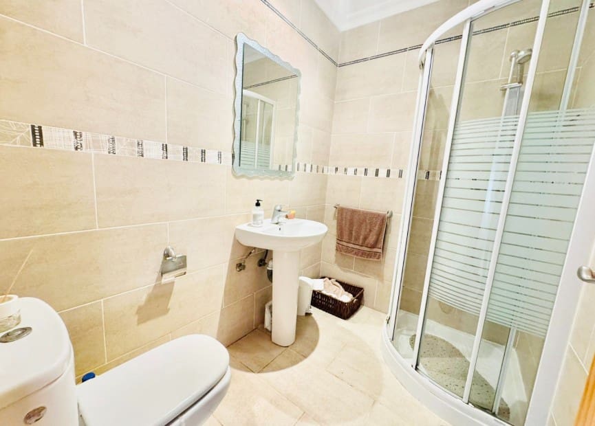 6 bedroom Villa for sale in Torrevieja with pool garage - € 610,000 (Ref: 8754617)