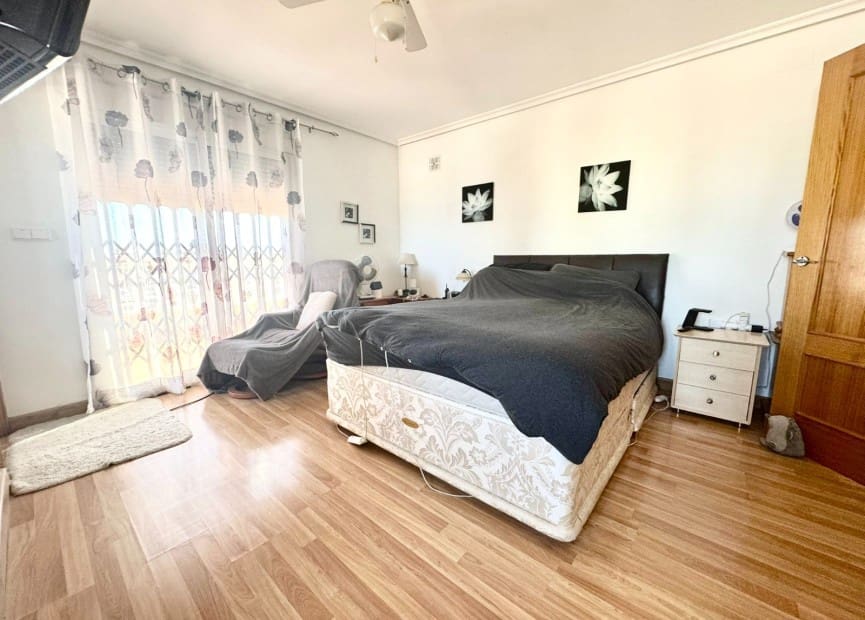 6 bedroom Villa for sale in Torrevieja with pool garage - € 610,000 (Ref: 8754617)