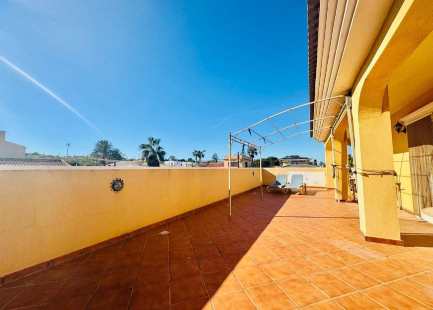 6 bedroom Villa for sale in Torrevieja with pool garage - € 610,000 (Ref: 8754617)