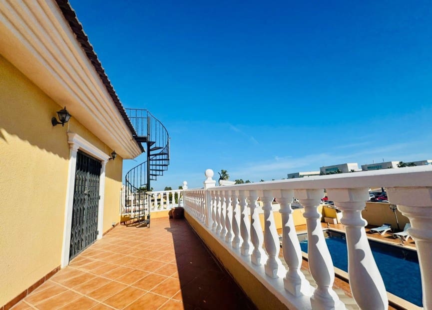 6 bedroom Villa for sale in Torrevieja with pool garage - € 610,000 (Ref: 8754617)