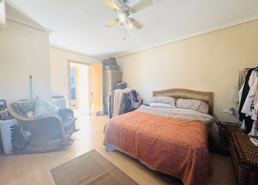 6 bedroom Villa for sale in Torrevieja with pool garage - € 610,000 (Ref: 8754617)