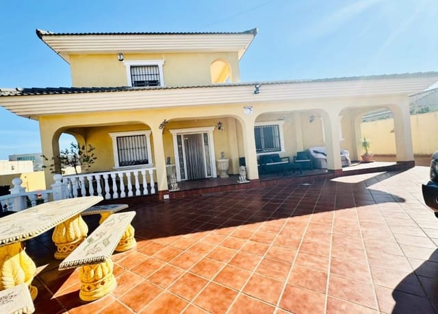 6 makuuhuone Huvila myytävänä paikassa Los Balcones - Los Altos, Torrevieja mukana uima-altaan 
autotalli - 610 000 € (Ref: 8754617)