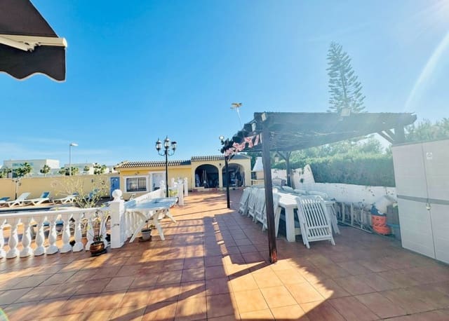 6 makuuhuone Huvila myytävänä paikassa Los Balcones - Los Altos, Torrevieja mukana uima-altaan 
autotalli - 610 000 € (Ref: 8754617)