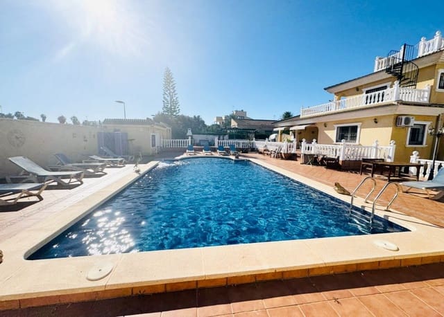 6 makuuhuone Huvila myytävänä paikassa Los Balcones - Los Altos, Torrevieja mukana uima-altaan 
autotalli - 610 000 € (Ref: 8754617)