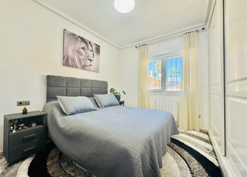 3 slaapkamer Villa te koop in Benijofar met zwembad - € 350.000 (Ref: 8813490)